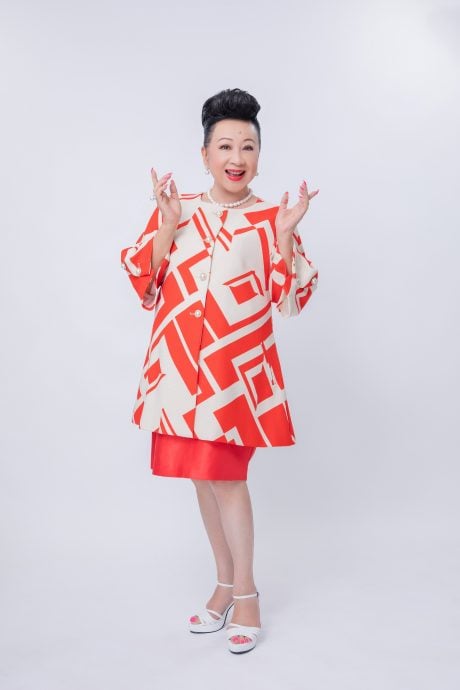 薛家燕为《经典名曲》总决赛开场 张与辰担任表演嘉宾