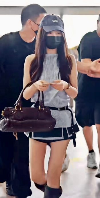 虞书欣负闻缠身新剧延拍　王安宇传主动退出自保