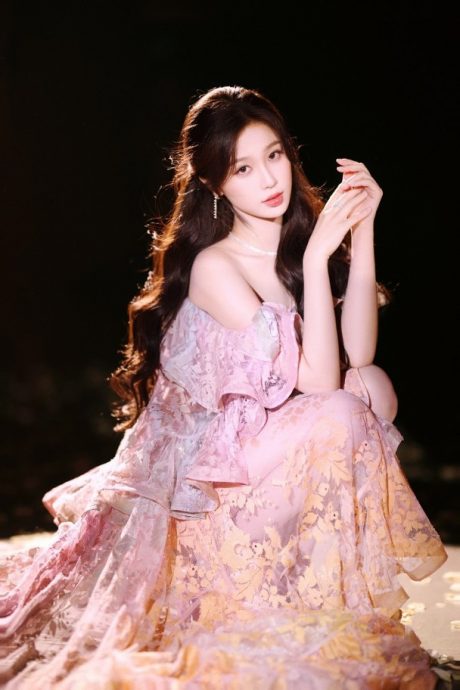 虞书欣负闻缠身新剧延拍　王安宇传主动退出自保