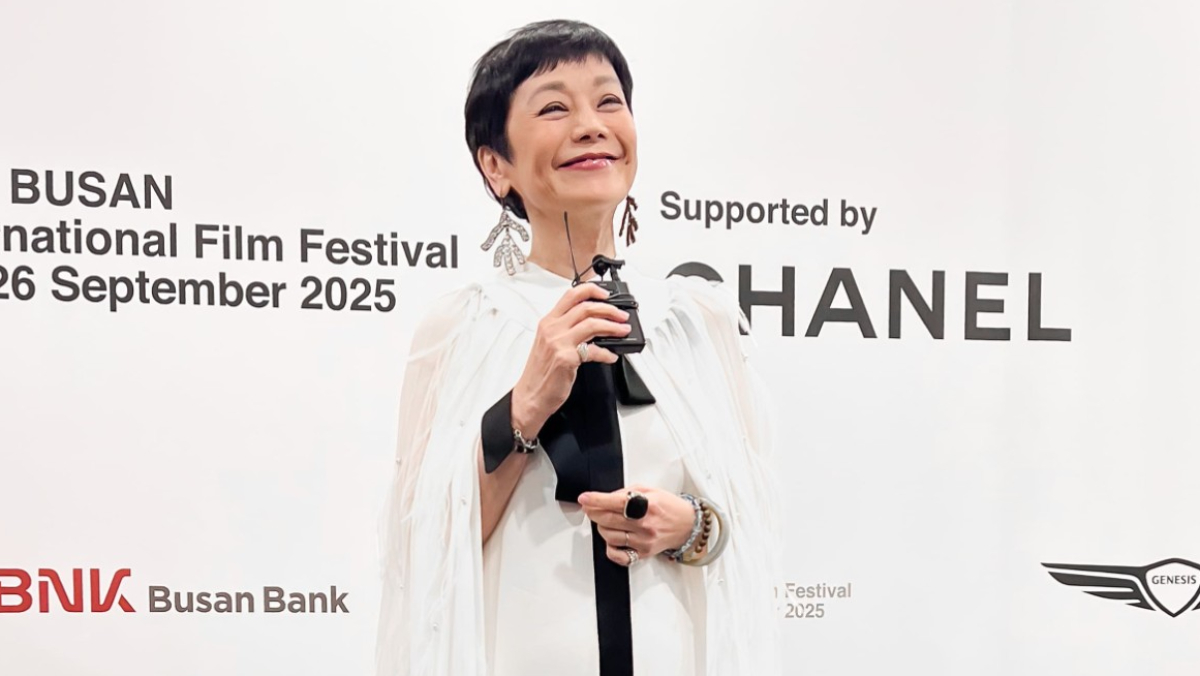 见证恩师张艾嘉釜山领奖 李心洁差点哭出来