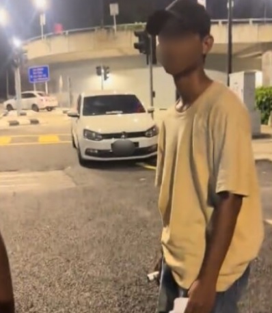 视频|“快移走不然砸你车！” 非法看车童收费被拒还态度嚣张