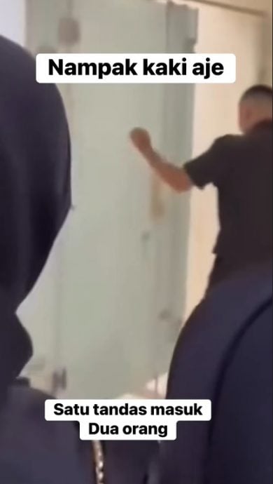 视频|一间厕格四只脚？疑男女共用厕格引热议