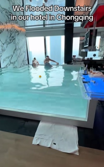 视频|五星饭店泡澡被喊停 澳夫妻傻眼 “楼下淹了！”