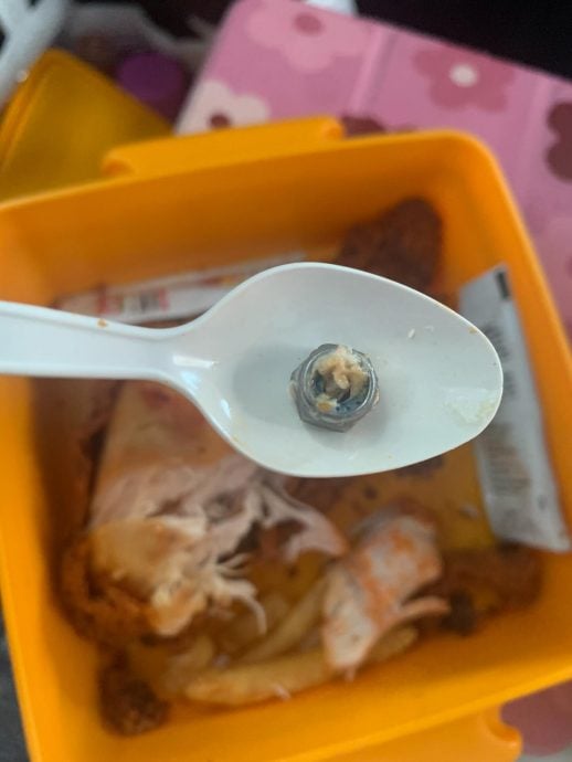 视频|吃炸鸡竟有螺丝母! 网酸“这鸡出过车祸”