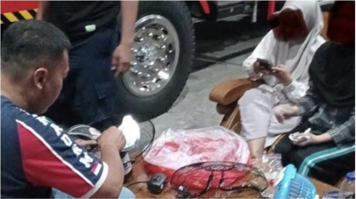 视频|怕电风扇变“火扇”? 印尼女大学生跑消拯局求安装