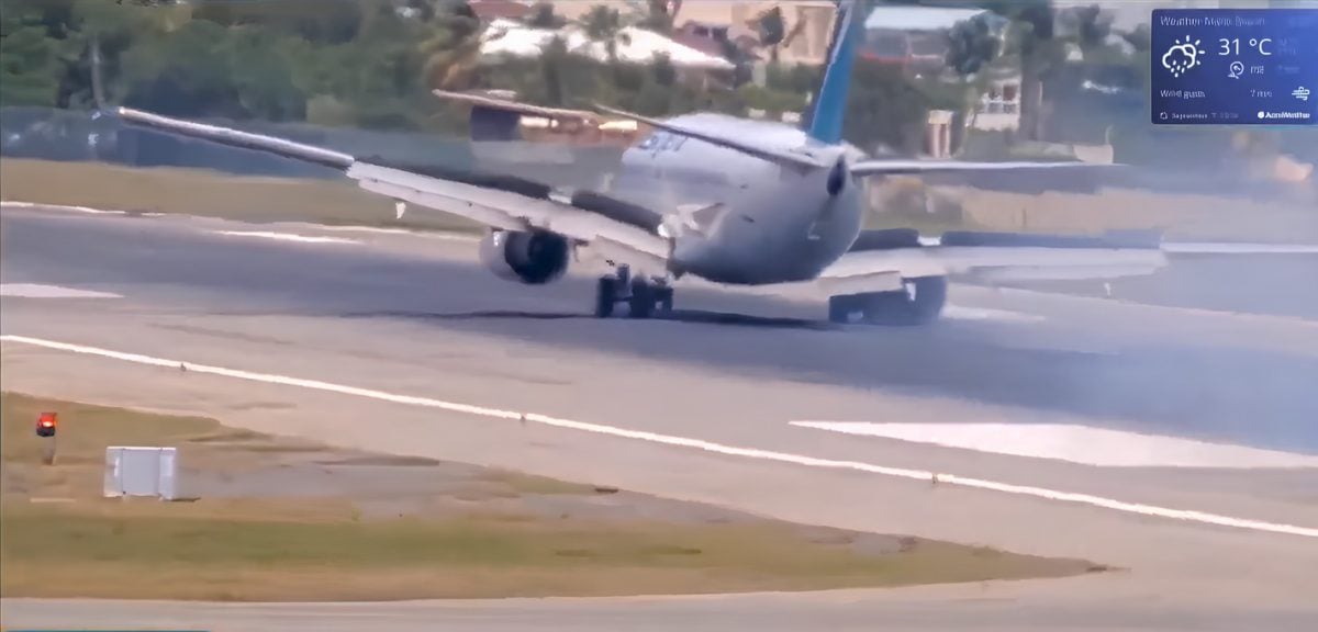 视频/波音737客机降落时主起落架折断 加勒比岛屿圣马丁机场关闭