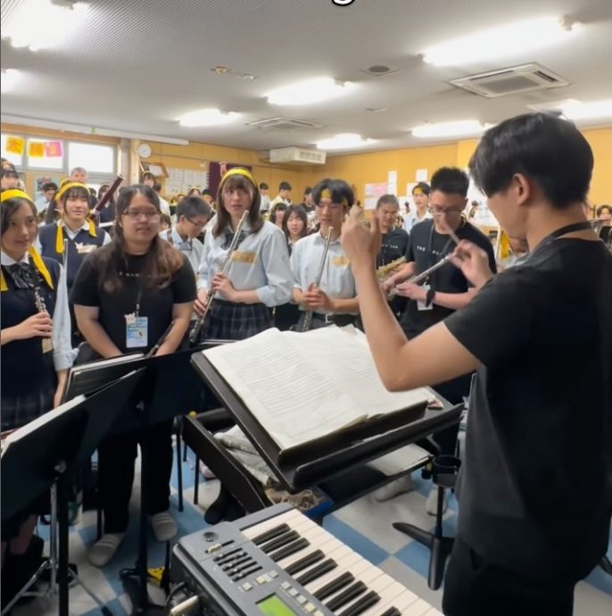 视频|海外奏响《Sejahtera Malaysia》! 砂乐团携日本学生献奏国庆