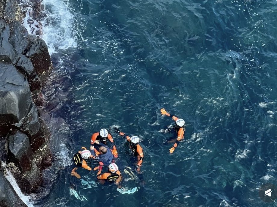 视频|用嘴紧咬头发救下坠海女 中籍残疾游客获赞真英雄!