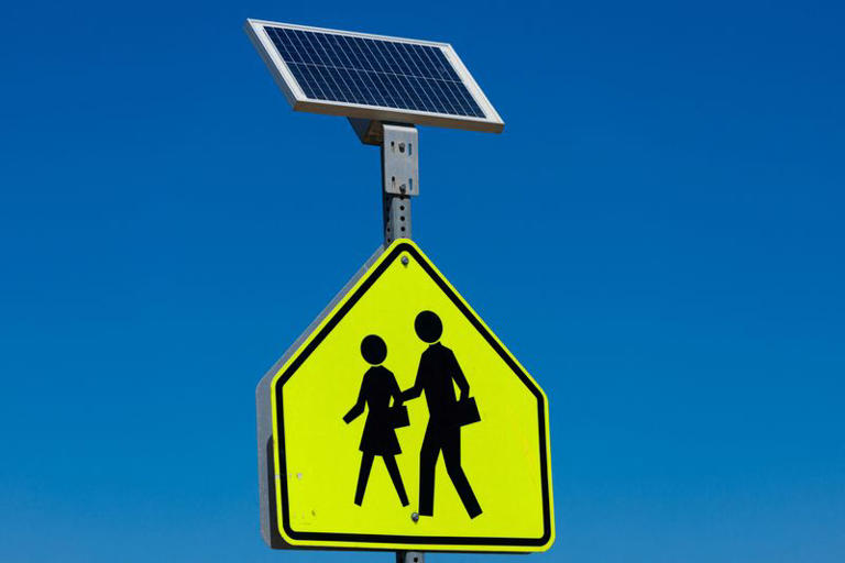 警告恐暗藏恶意设备 美促查高速公路太阳能设施