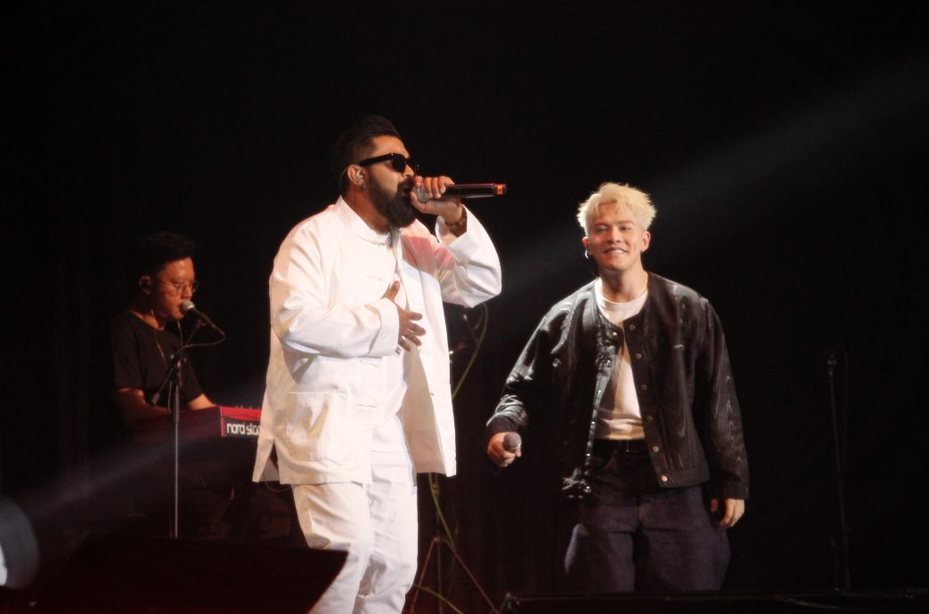 许佳麟挑战印度歌 车志立脚伤撑拐杖退场