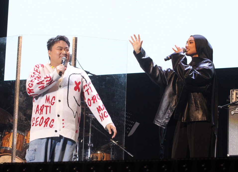 许佳麟挑战印度歌 车志立脚伤撑拐杖退场