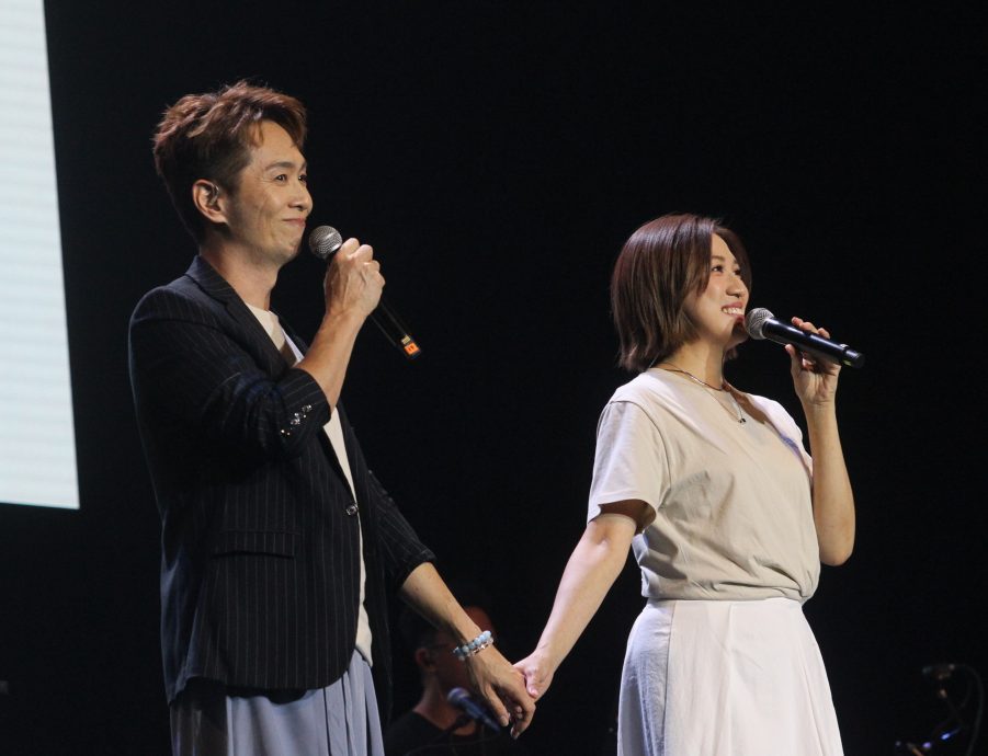 许佳麟挑战印度歌 车志立脚伤撑拐杖退场