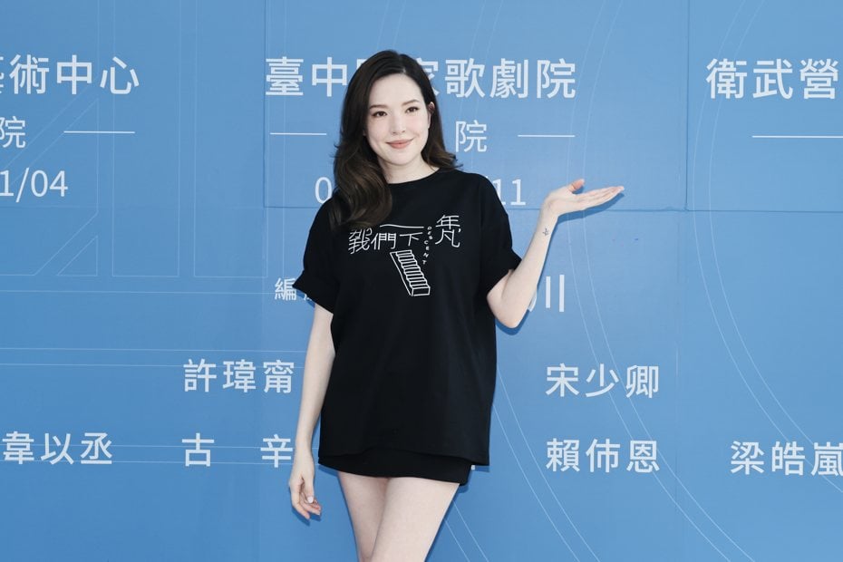 许玮甯产后首现身！怀孕胖12公斤　赞儿爱笑像弥勒佛