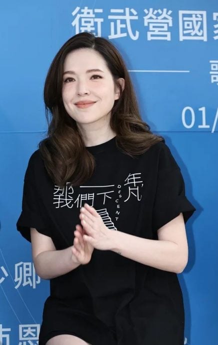 许玮甯产后首现身！怀孕胖12公斤　赞儿爱笑像弥勒佛