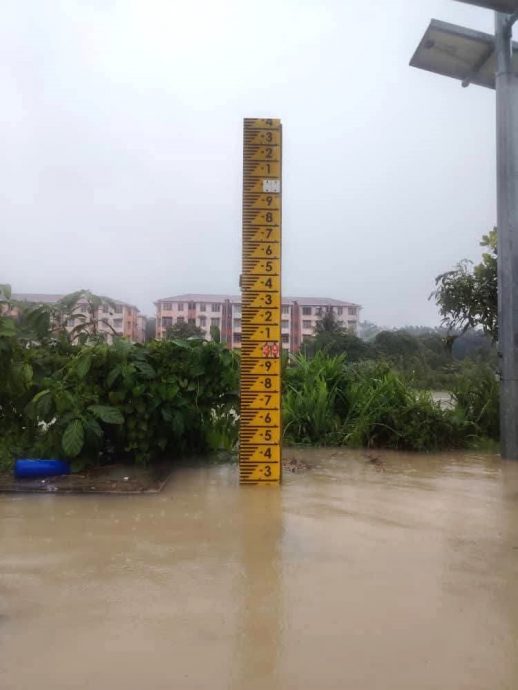 请签发-早报版头-大都会/士毛月英达花园16路水灾问题超过10年悬而未决