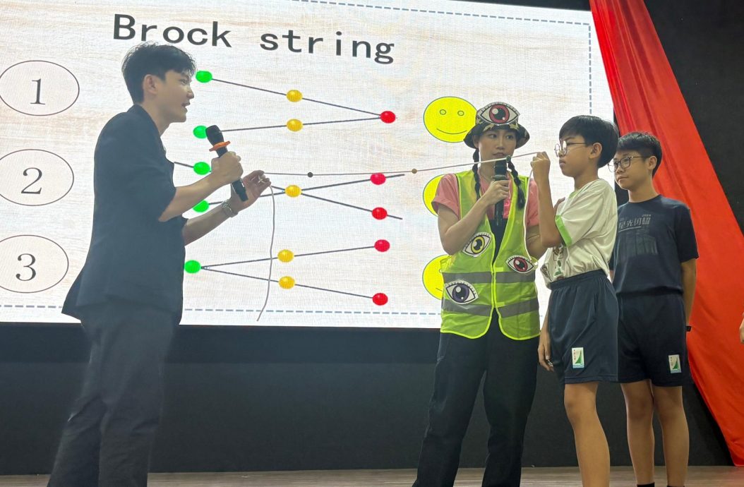 请签发（大北马封底）韩江小学热烈迎接“亮睛睛，看清清”护眼巡回活动　寓教于乐推广视力健康教育