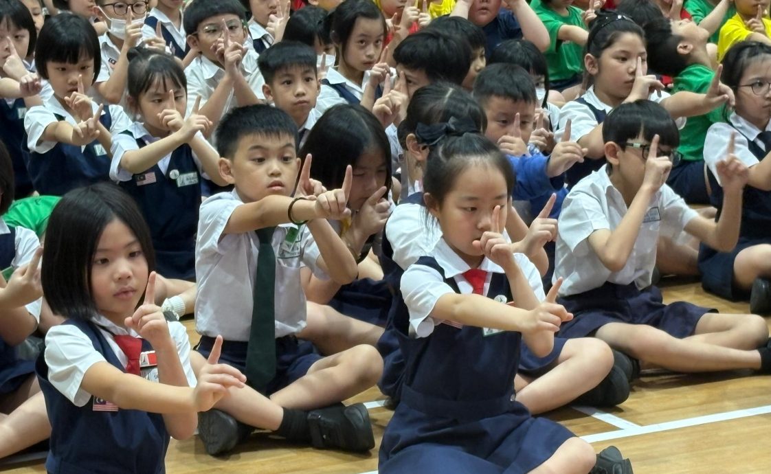 请签发（大北马封底）韩江小学热烈迎接“亮睛睛，看清清”护眼巡回活动　寓教于乐推广视力健康教育