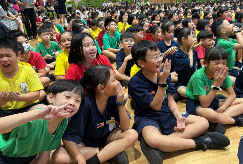 请签发（大北马封底）韩江小学热烈迎接“亮睛睛，看清清”护眼巡回活动　寓教于乐推广视力健康教育