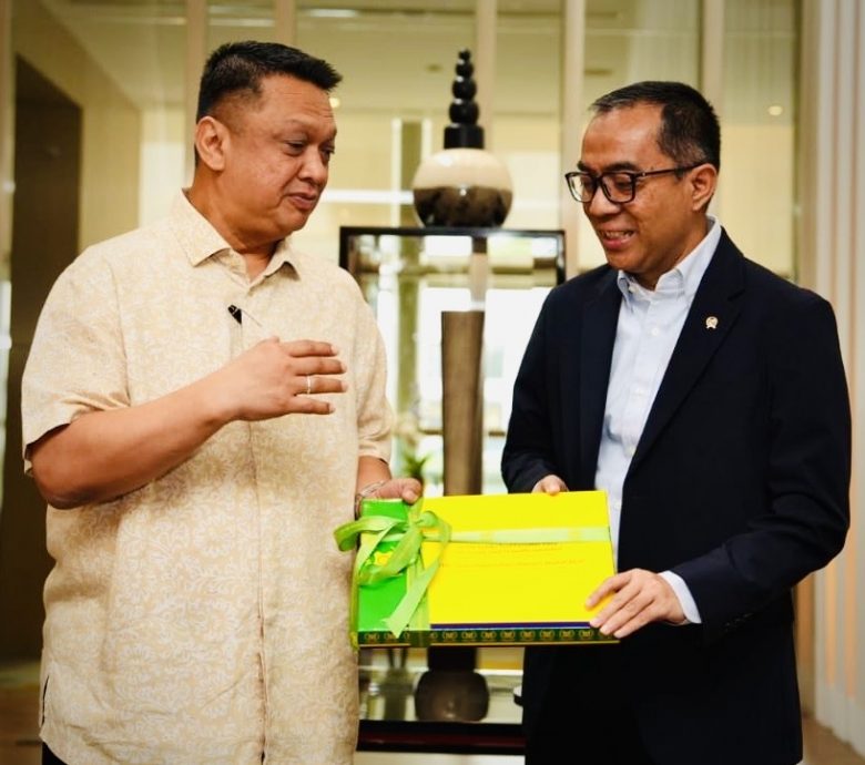 请签发（大北马）印尼盼与玻马大开展联合学位，供奖学金予印尼生攻读博士