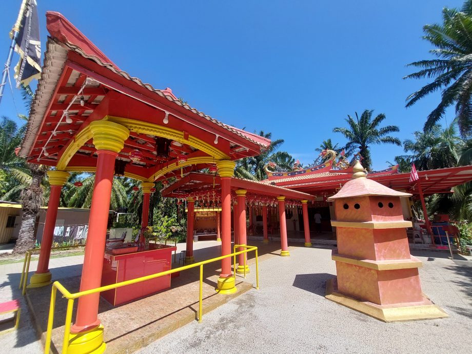 请签发(大北马)村镇记事系列-4 苏丹小镇 亚罗邦士 一沟一杂货店撑起小镇 现华户越搬越少