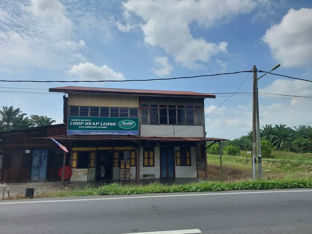 请签发(大北马)村镇记事系列-4 苏丹小镇 亚罗邦士 一沟一杂货店撑起小镇 现华户越搬越少