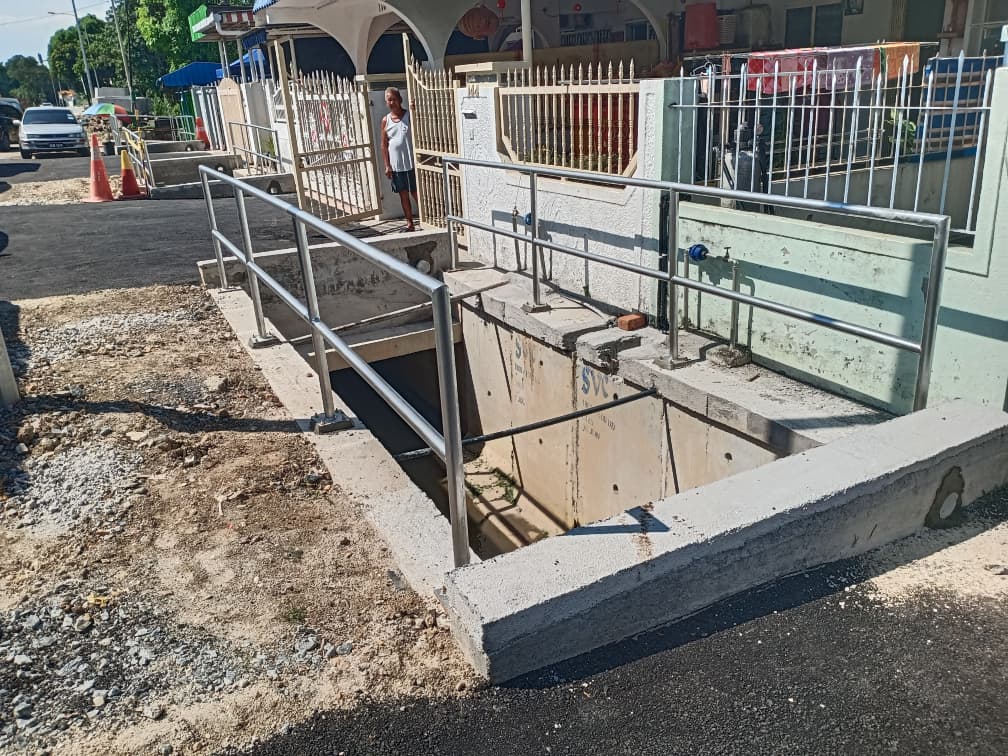 请签发（大都会）me02双头之一//居民要求滨中前大沟加盖以策安全／6图