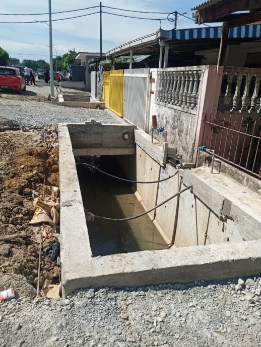 请签发（大都会）me02双头之一//居民要求滨中前大沟加盖以策安全／6图