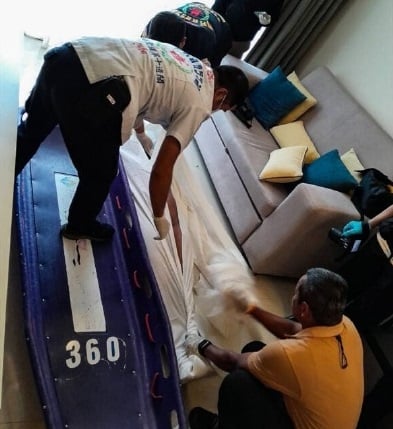 豪华酒店惊现裸体女尸 警追查同行男子下落