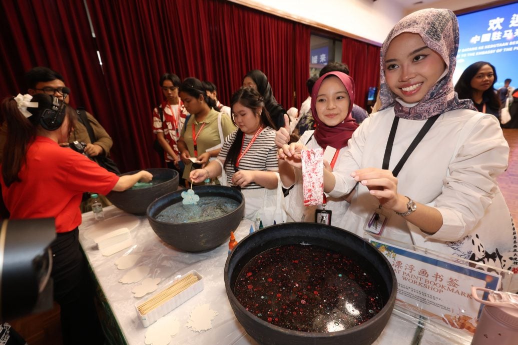 贡献青春力量与方案 郑学方吁中马青年共写时代新篇章 