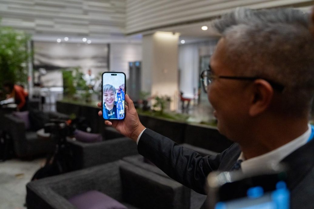 赛夫鲁致电恭贺 依蔚笑合不拢嘴