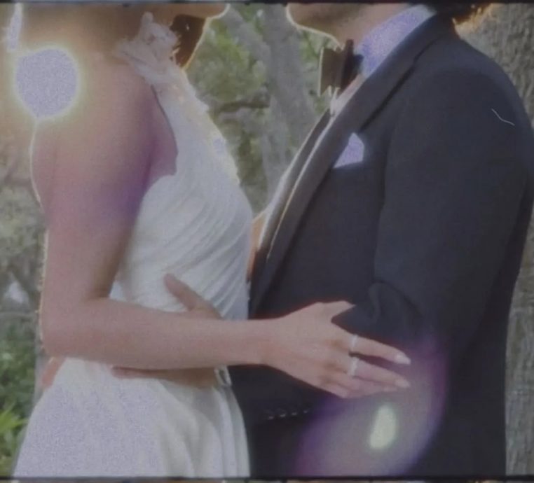 赛琳娜亲晒甜蜜婚照 百万保安团队严防隐私流出