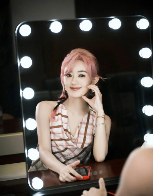 赵丽颖牵6岁儿逛街遭偷拍 恳请别把镜头对准孩子