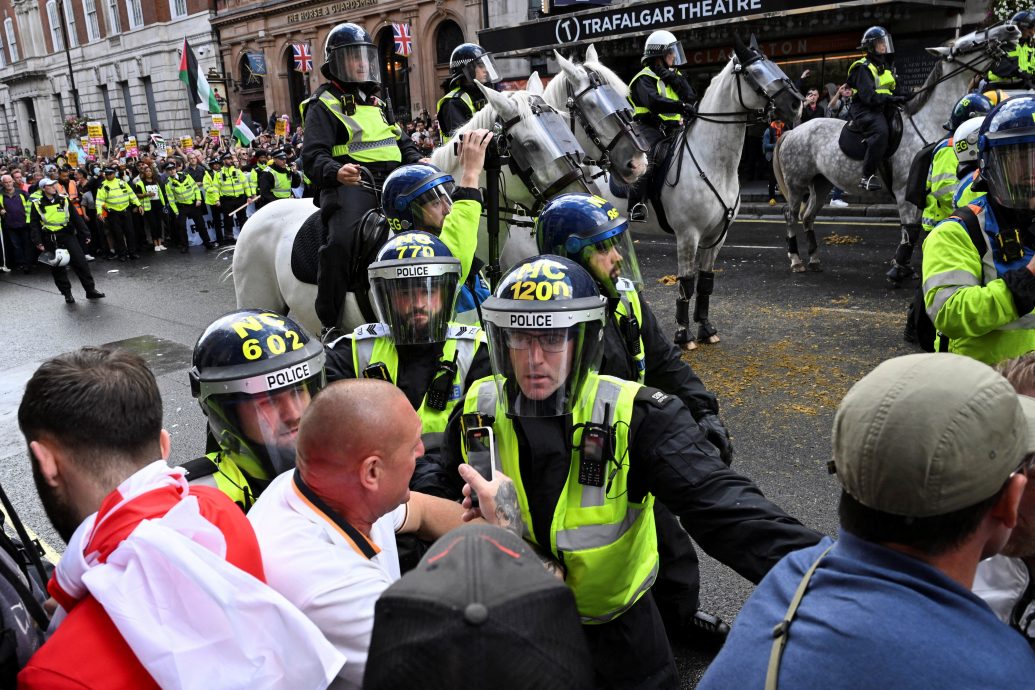 近代最大规模！伦敦逾11万人参加极右游行 马斯克力挺“下架政府”