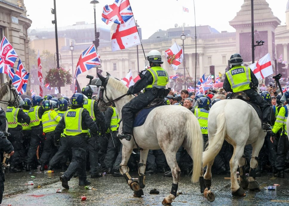 近代最大规模!伦敦逾11万人参加极右游行 马斯克力挺“下架政府”