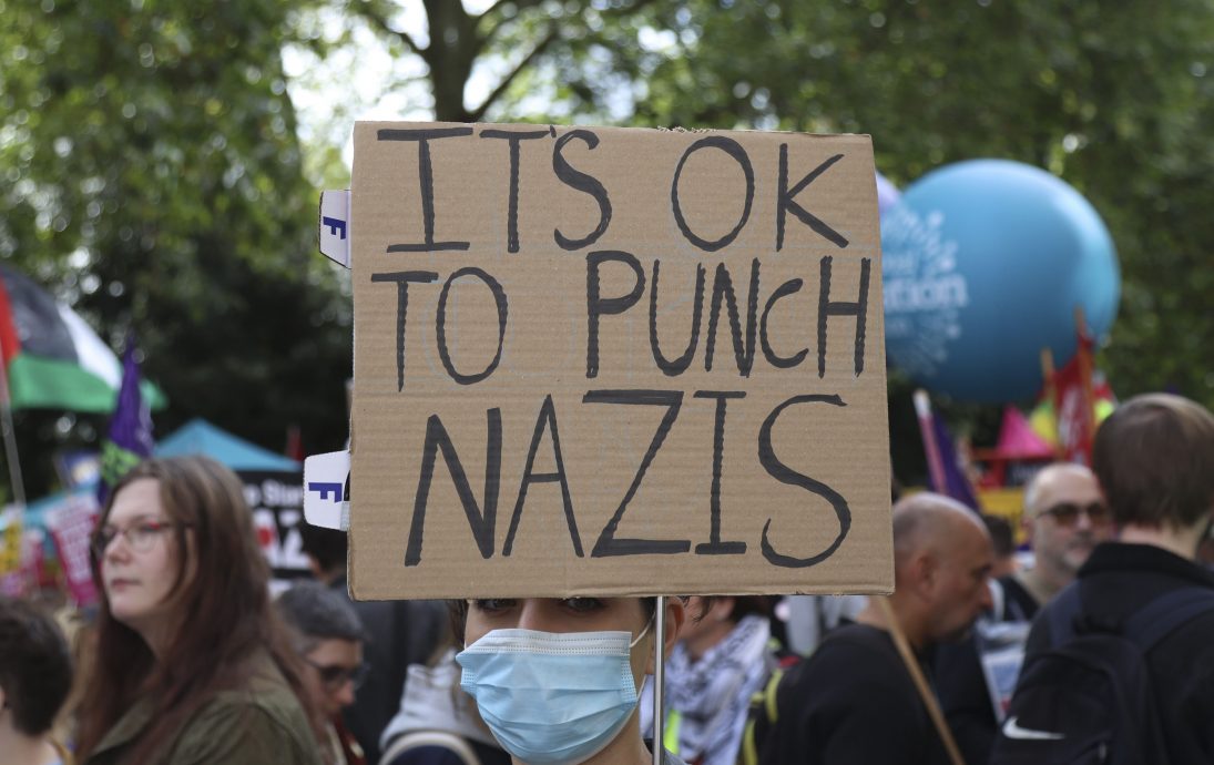 近代最大规模！伦敦逾11万人参加极右游行 马斯克力挺“下架政府”