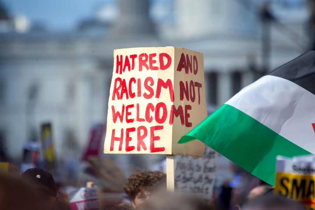 近代最大规模！伦敦逾11万人参加极右游行 马斯克力挺“下架政府”