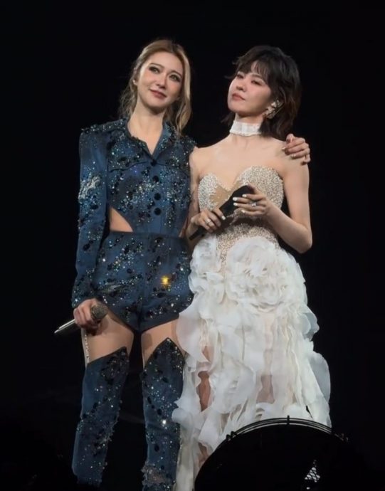 连踩郁可唯3次裙摆 薛凯琪：我好奇她为什么不动