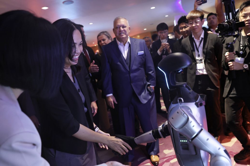 通讯副部长张念群为国家数字峰会主持启动仪式