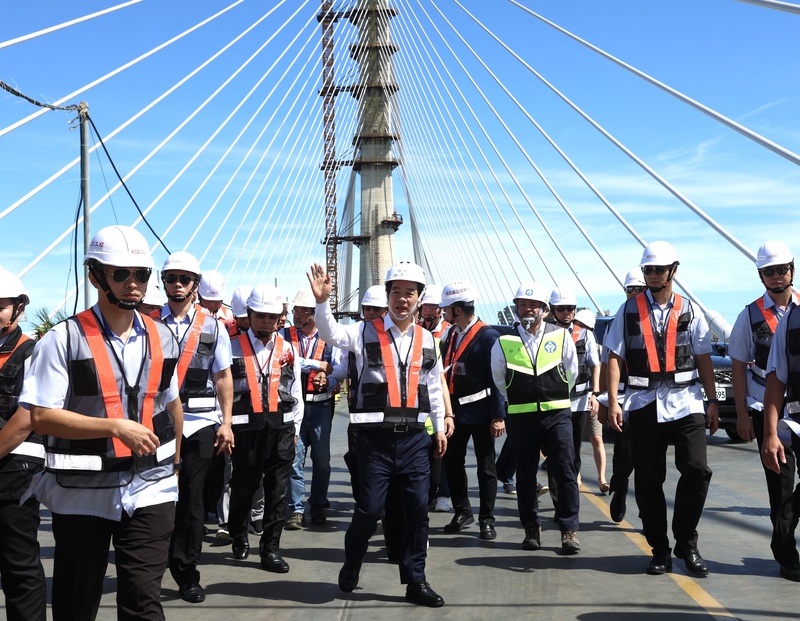 造价32亿淡水大桥合拢 可望明年5月通车