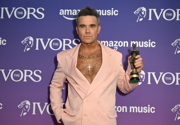 避开泰莱史薇芙 罗比威廉斯延后出辑