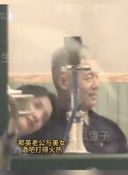 那英老公孟桐疑似出轨 与美女亲密依偎并带回家