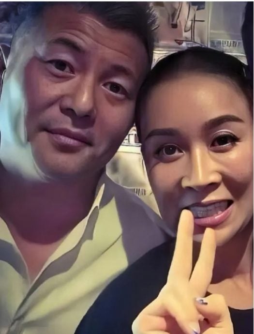 那英老公孟桐疑似出轨 与美女亲密依偎并带回家