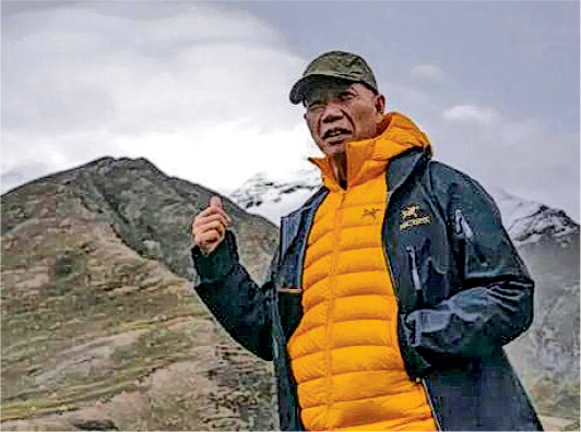 配拚盘)中国艺术家联手祖乌喜马拉雅山放烟花 引发争议