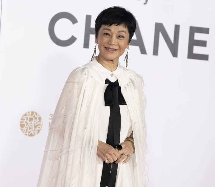 釜山影展|​获山茶花奖全英语致词 张艾嘉：困难成就力量