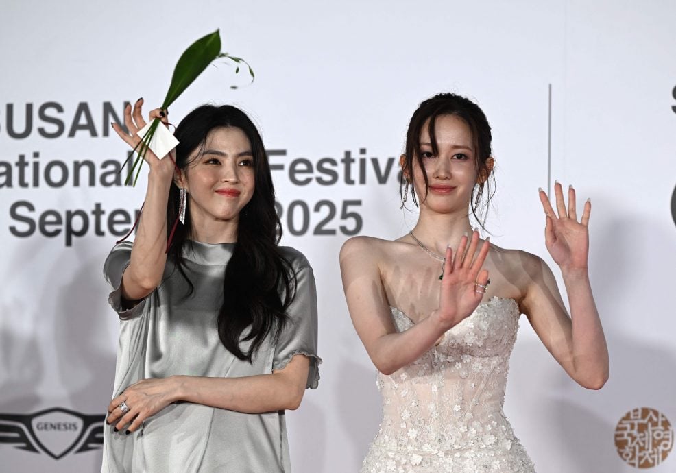 釜山影展|韩韶禧全钟瑞一冷一艳同框 Lisa高定礼服成全场焦点