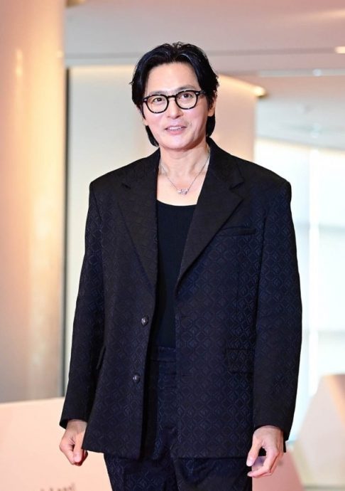 釜日电影奖|李炳宪4封影帝 金高恩摘影后拍视频致谢