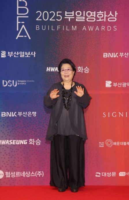 釜日电影奖|李炳宪4封影帝 金高恩摘影后拍视频致谢