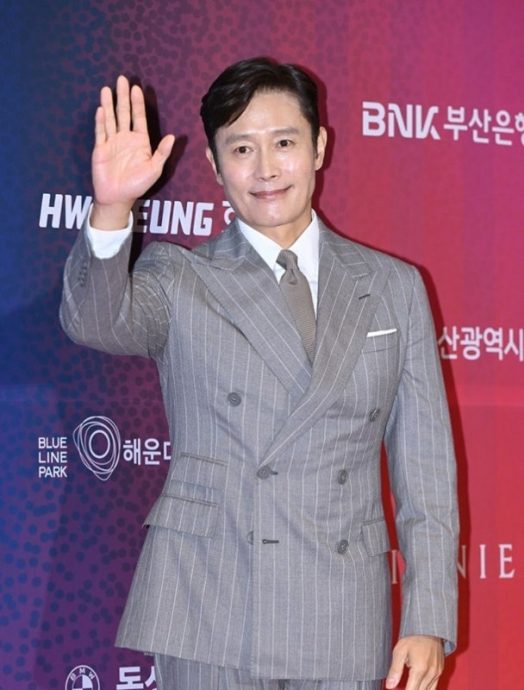 釜日电影奖|李炳宪4封影帝 金高恩摘影后拍视频致谢