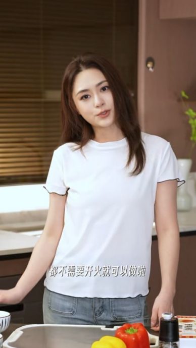 锺欣潼晒神颜教健康餐　网民发现一细节质疑造假