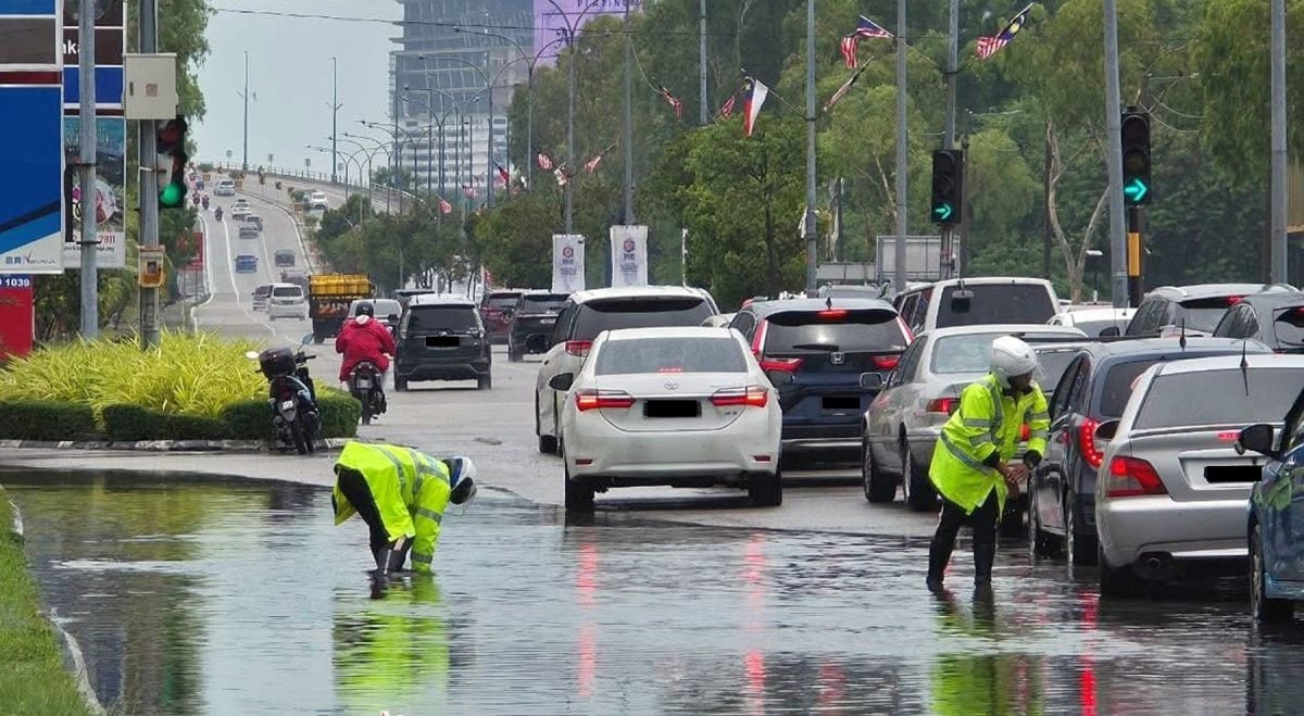 长假首日狂风暴雨·甲市区多处水灾